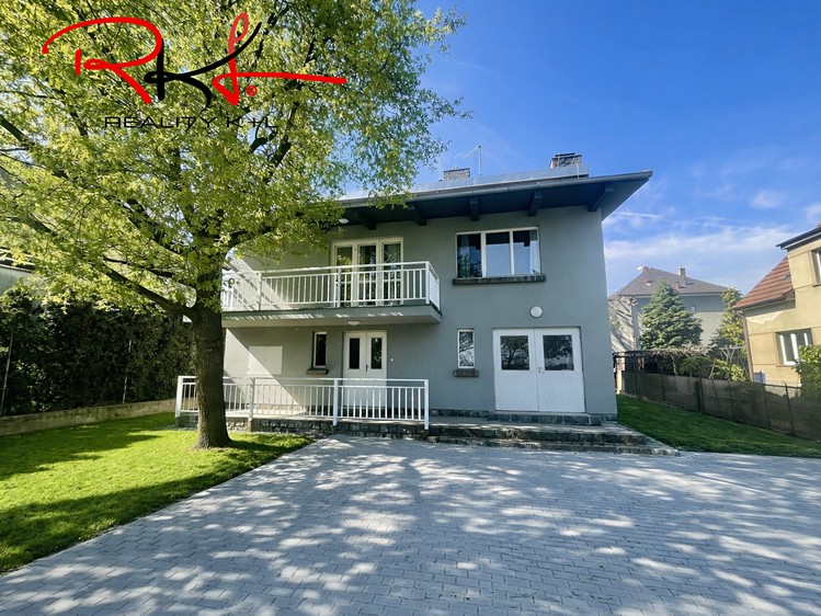 Pronájem rodinného domu 264 m², pozemek 483 m² - foto 1