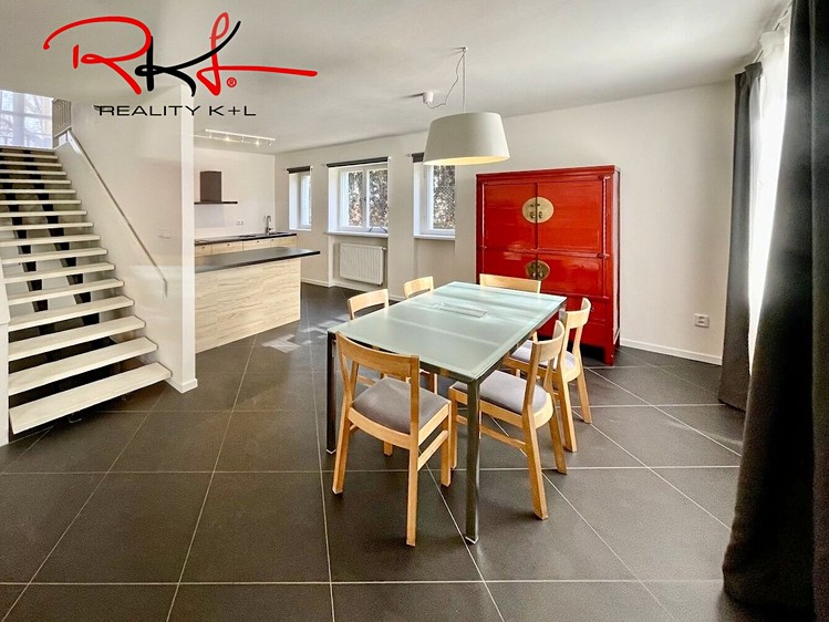 Pronájem rodinného domu 264 m², pozemek 483 m² - foto 5