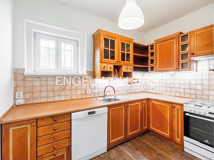 Pronájem  vily 214 m², pozemek 292 m² - foto 3