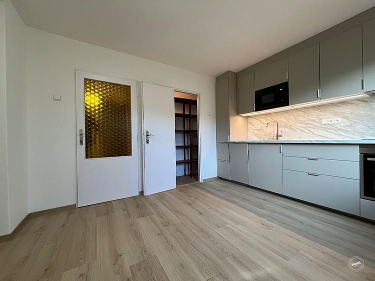 Pronájem vícegeneračního domu 200 m², pozemek 400 m² - foto 8
