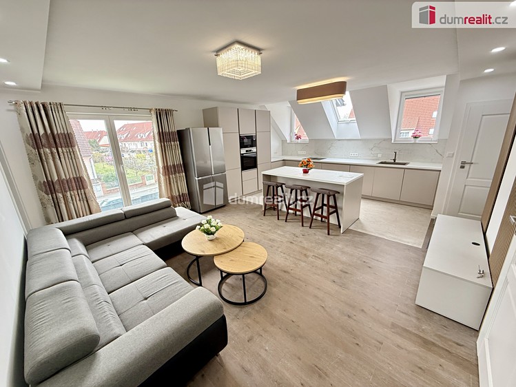 Pronájem rodinného domu 85 m², pozemek 528 m² - foto 1