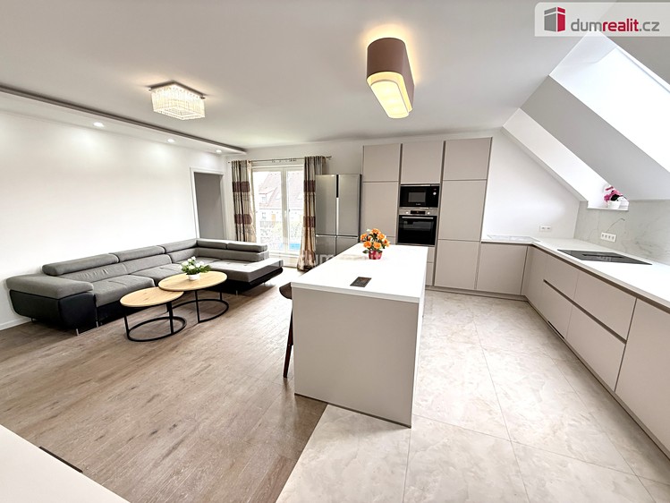 Pronájem rodinného domu 85 m², pozemek 528 m² - foto 2
