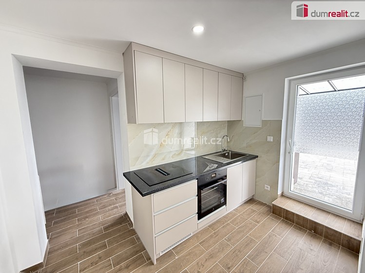 Pronájem rodinného domu 99 m², pozemek 528 m² - foto 4