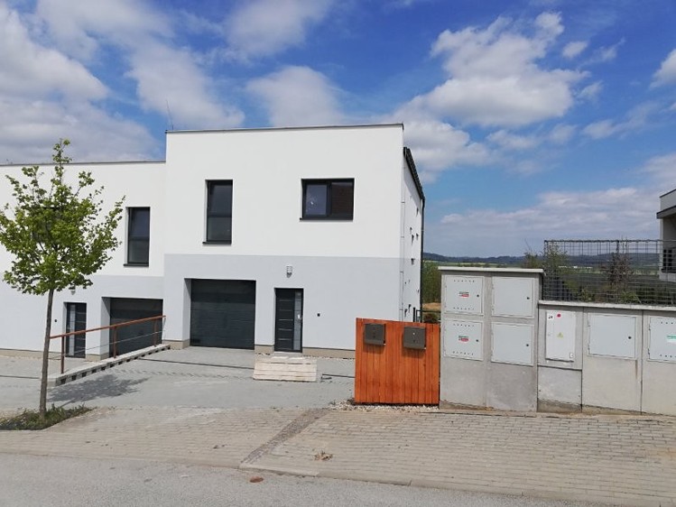 Pronájem rodinného domu 150 m², pozemek 670 m² - foto 1