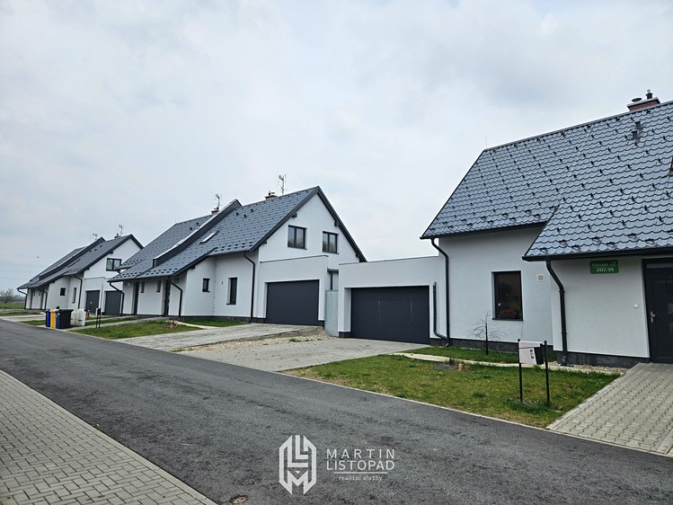 Pronájem rodinného domu 127 m², pozemek 385 m² - foto 2