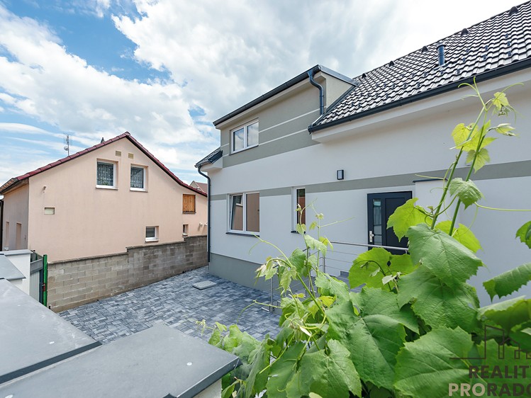 Pronájem rodinného domu 128 m², pozemek 274 m² - foto 1