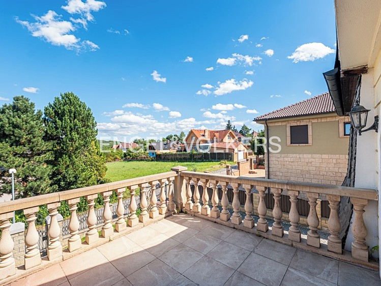 Pronájem  rodinného domu 360 m², pozemek 860 m² - foto 4