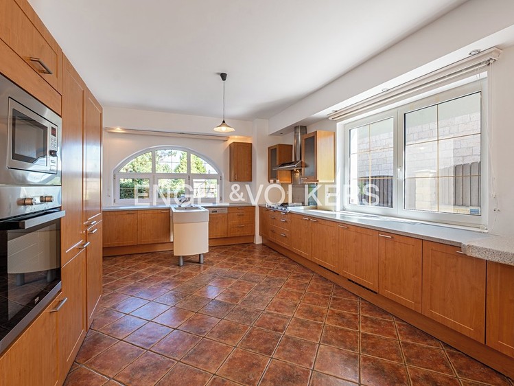 Pronájem  rodinného domu 360 m², pozemek 860 m² - foto 3