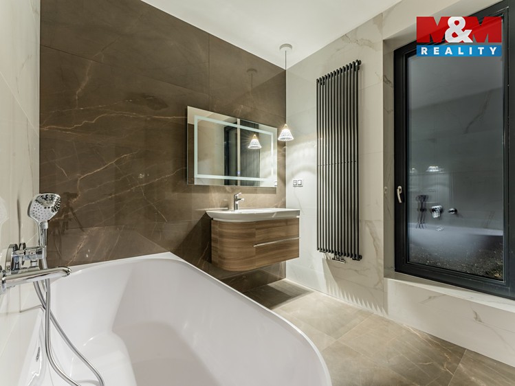 Pronájem rodinného domu 270 m², pozemek 721 m² - foto 4
