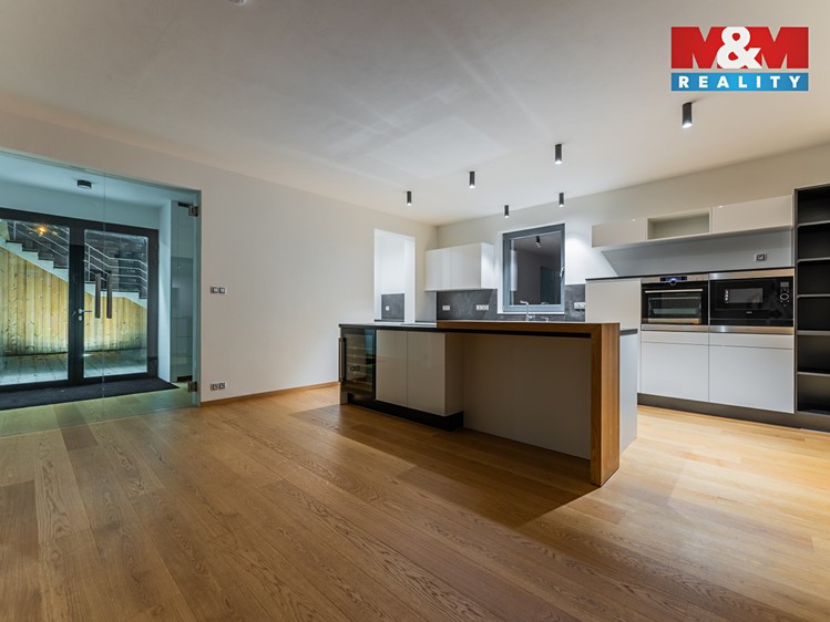 Pronájem rodinného domu 270 m², pozemek 721 m² - foto 3