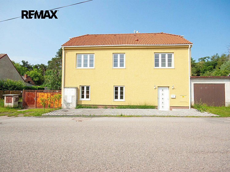 Pronájem rodinného domu 165 m², pozemek 150 m² - foto 1