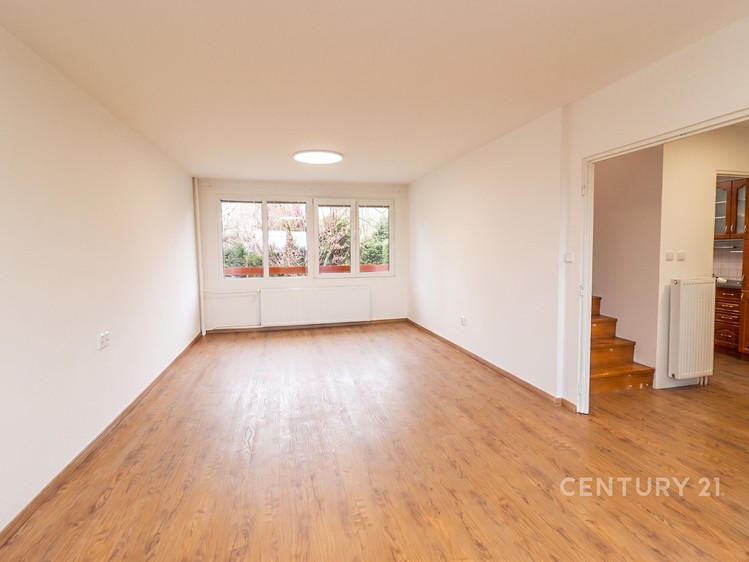 Pronájem rodinného domu 234 m², pozemek 479 m² - foto 1