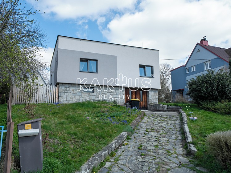 Pronájem rodinného domu 100 m², pozemek 664 m² - foto 1