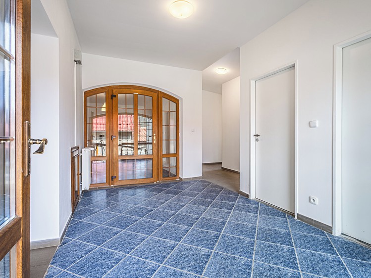 Pronájem rodinného domu 341 m², pozemek 474 m² - foto 1