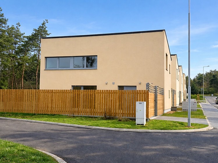 Pronájem rodinného domu 108 m², pozemek 393 m² - foto 1