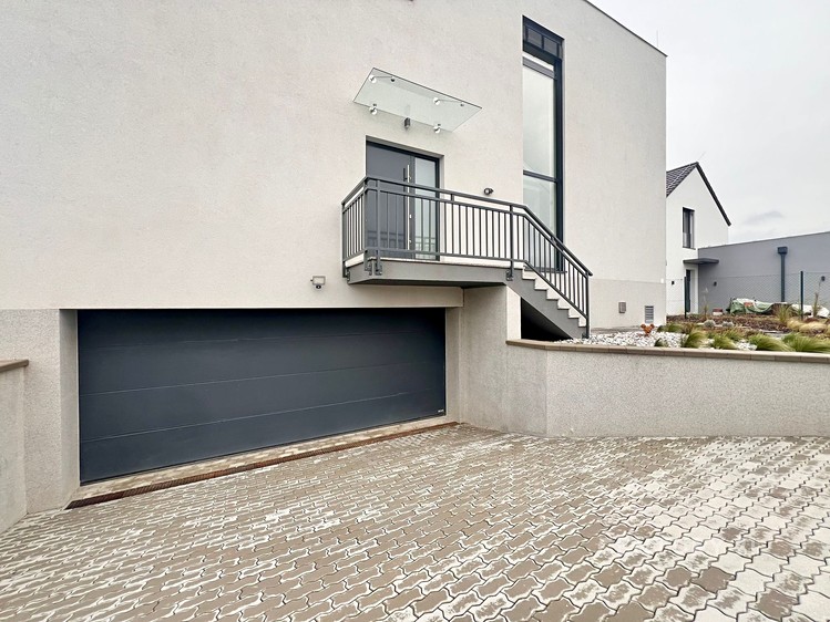 Pronájem  rodinného domu 299 m², pozemek 735 m² - foto 3