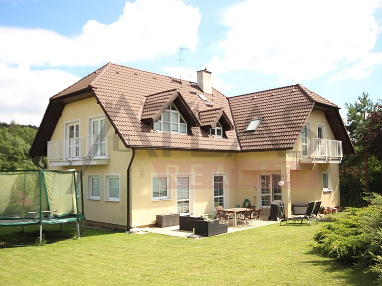 Pronájem rodinného domu 303 m², pozemek 1 000 m² - foto 1