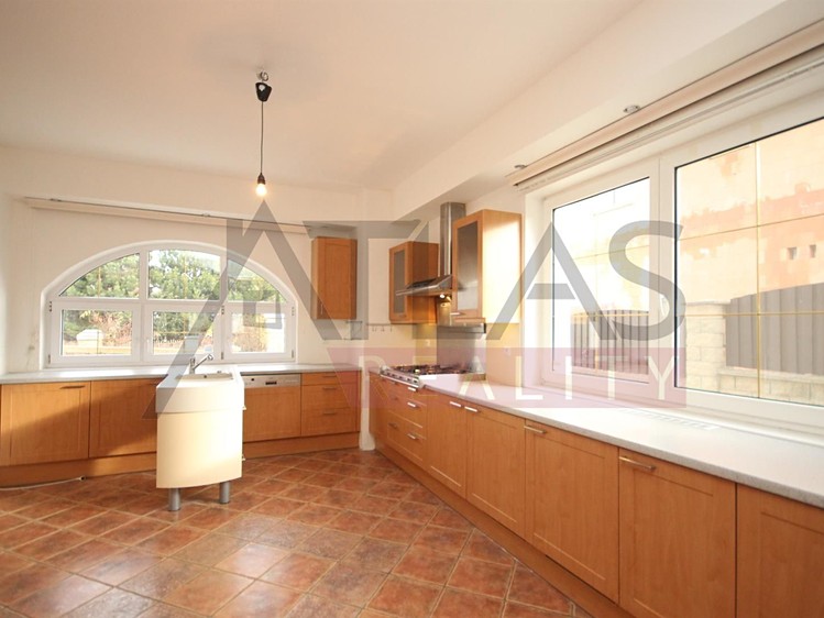 Pronájem vily 360 m², pozemek 860 m² - foto 2