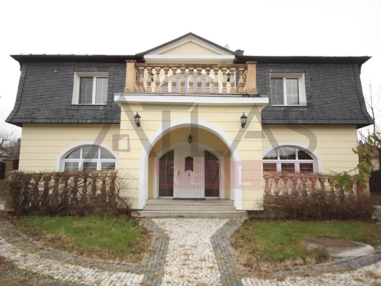 Pronájem vily 360 m², pozemek 860 m² - foto 1