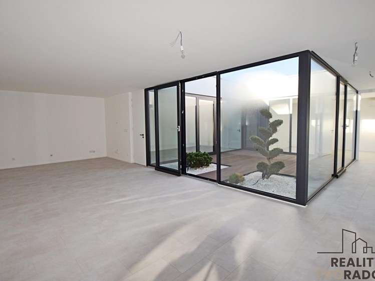 Pronájem rodinného domu 172 m², pozemek 320 m² - foto 3
