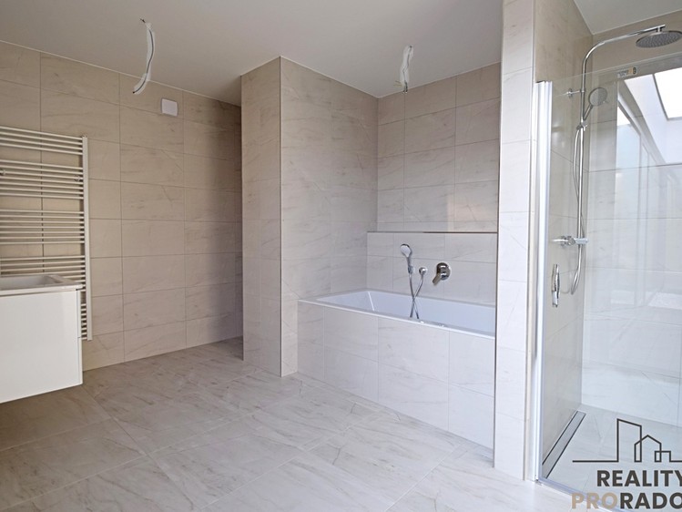 Pronájem rodinného domu 172 m², pozemek 320 m² - foto 4