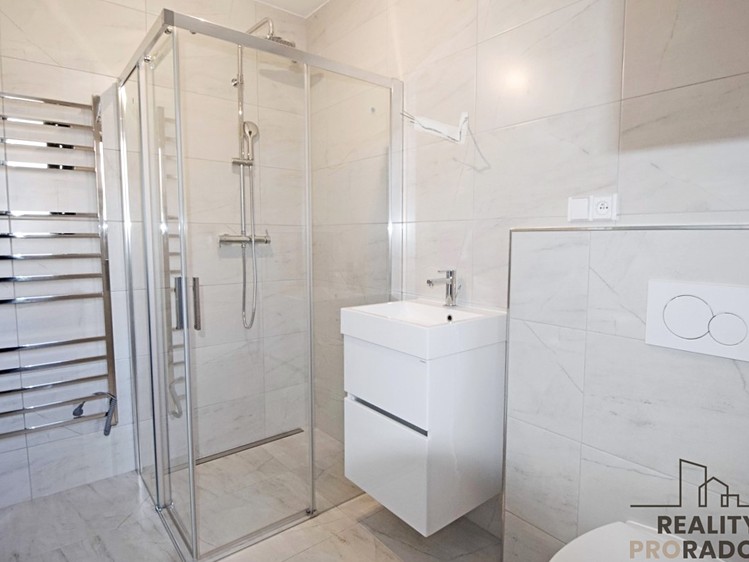 Pronájem rodinného domu 172 m², pozemek 320 m² - foto 7