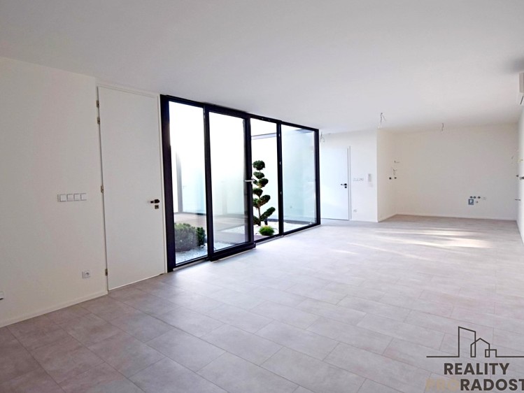 Pronájem rodinného domu 172 m², pozemek 320 m² - foto 8