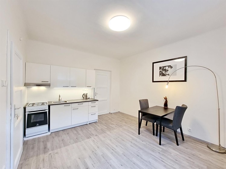 Pronájem rodinného domu 210 m², pozemek 182 m² - foto 3