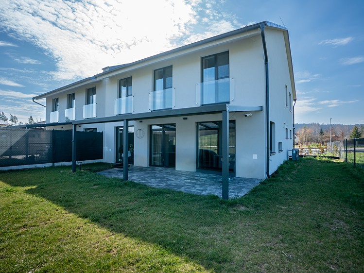 Pronájem rodinného domu 198 m², pozemek 700 m² - foto 2