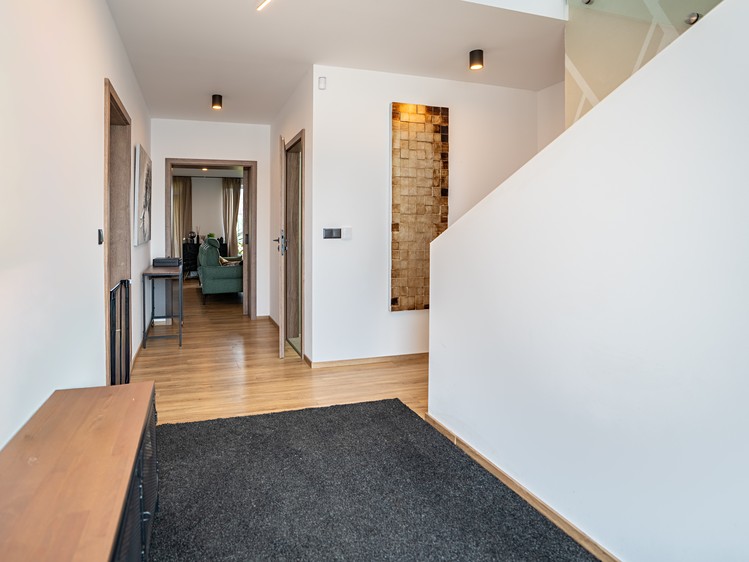 Pronájem rodinného domu 198 m², pozemek 700 m² - foto 7