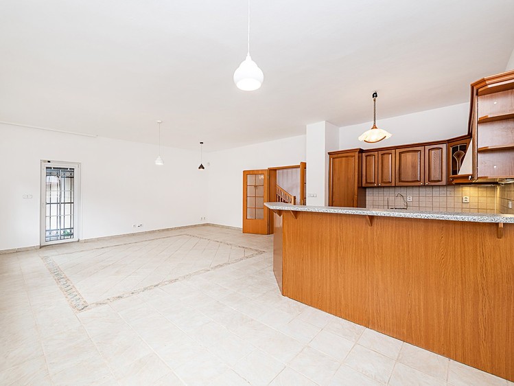 Pronájem rodinného domu 300 m², pozemek 600 m² - foto 4