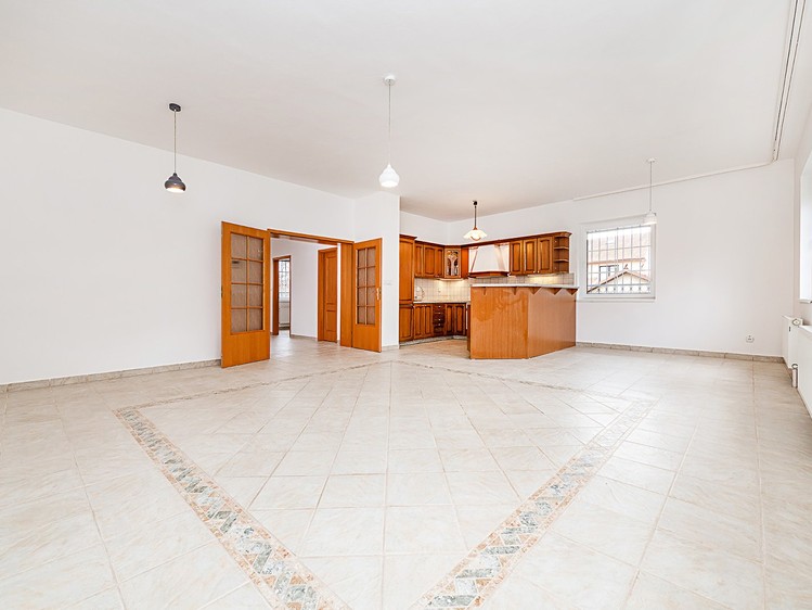 Pronájem rodinného domu 300 m², pozemek 600 m² - foto 3