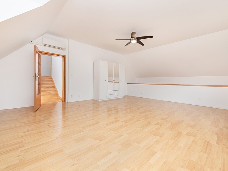 Pronájem rodinného domu 300 m², pozemek 600 m² - foto 8