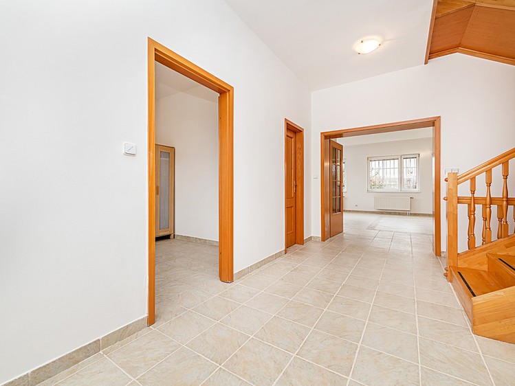Pronájem rodinného domu 300 m², pozemek 600 m² - foto 7