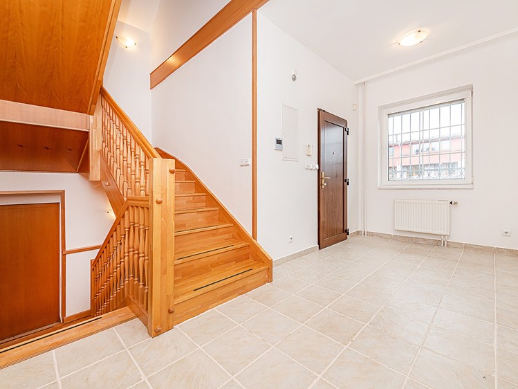 Pronájem rodinného domu 300 m², pozemek 600 m² - foto 6