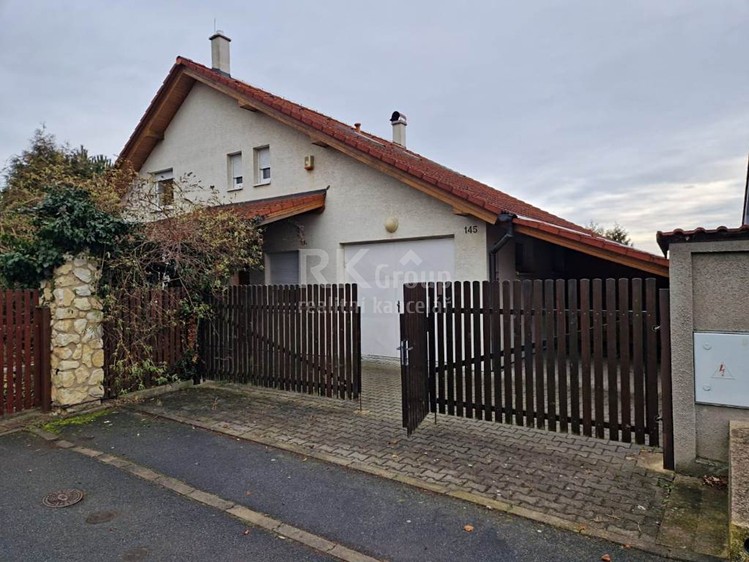 Pronájem rodinného domu 156 m², pozemek 864 m² - foto 1