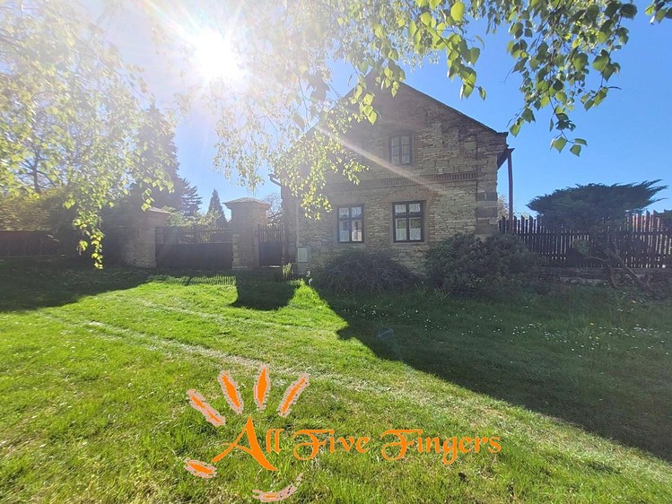 Pronájem rodinného domu 200 m², pozemek 1 310 m² - foto 1