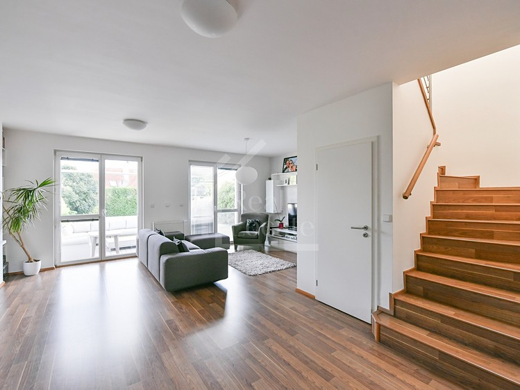 Pronájem  vily 187 m², pozemek 792 m² - foto 3