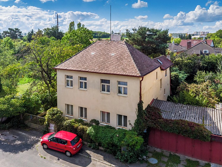 Pronájem rodinného domu 280 m², pozemek 1 278 m² - foto 1