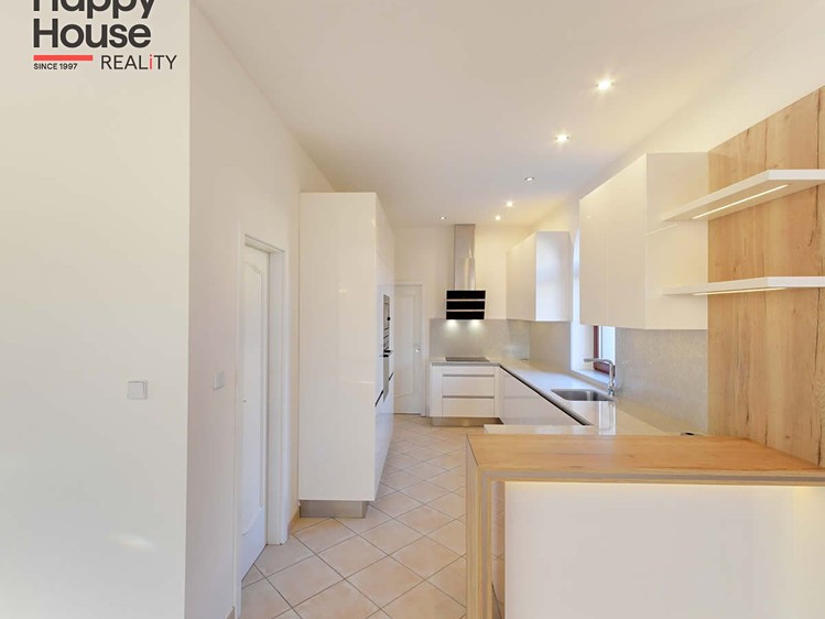 Pronájem vily 243 m², pozemek 675 m² - foto 4