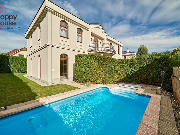 Pronájem vily 243 m², pozemek 675 m² - foto 1