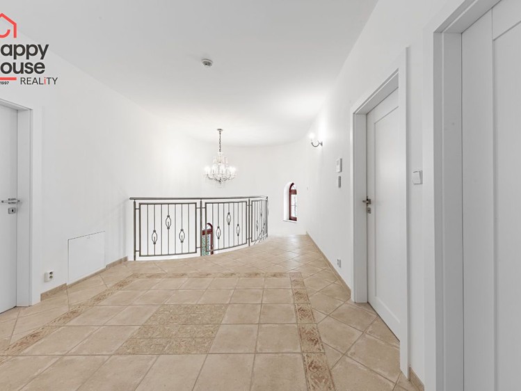 Pronájem vily 243 m², pozemek 675 m² - foto 8