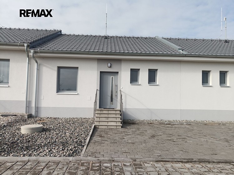 Pronájem rodinného domu 68 m², pozemek 200 m² - foto 1