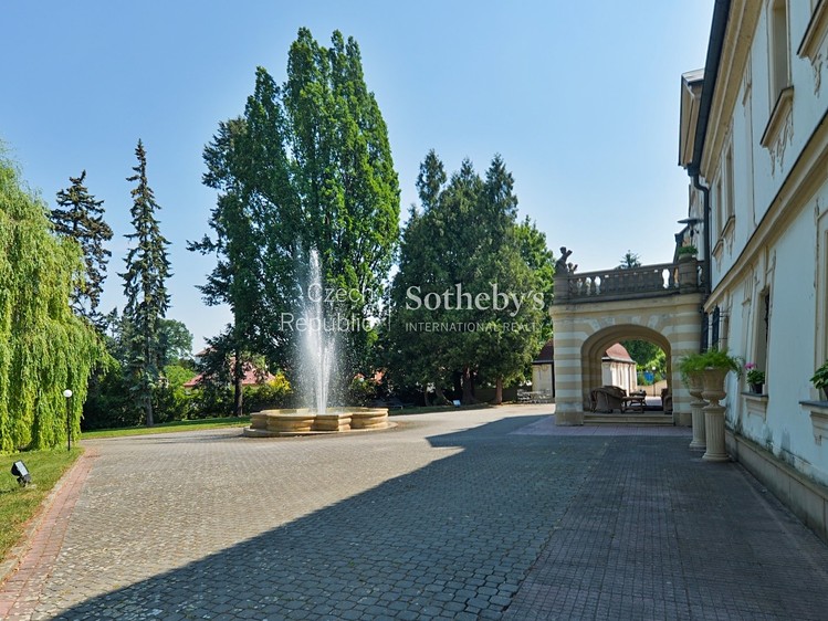 Pronájem vily 600 m², pozemek 10 000 m² - foto 2