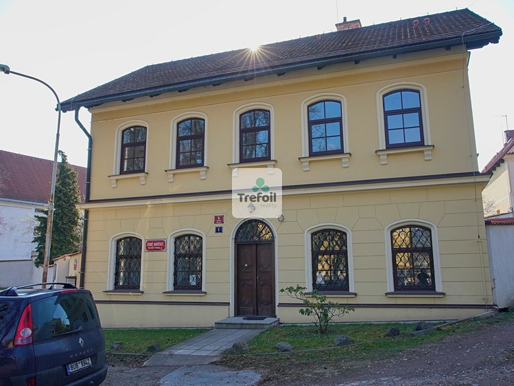 Pronájem rodinného domu 215 m², pozemek 546 m² - foto 2