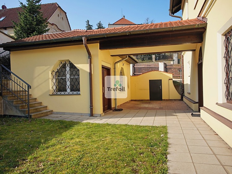 Pronájem rodinného domu 215 m², pozemek 546 m² - foto 4