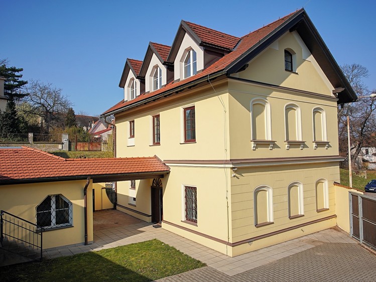 Pronájem rodinného domu 215 m², pozemek 546 m² - foto 1