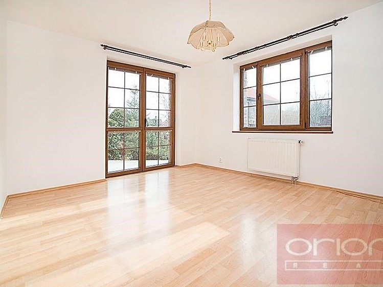 Pronájem rodinného domu 390 m², pozemek 903 m² - foto 2