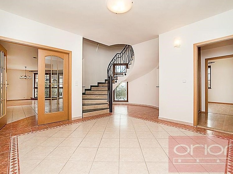 Pronájem rodinného domu 390 m², pozemek 903 m² - foto 6
