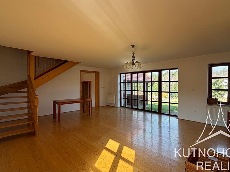 Pronájem rodinného domu 280 m², pozemek 1 073 m² - foto 3